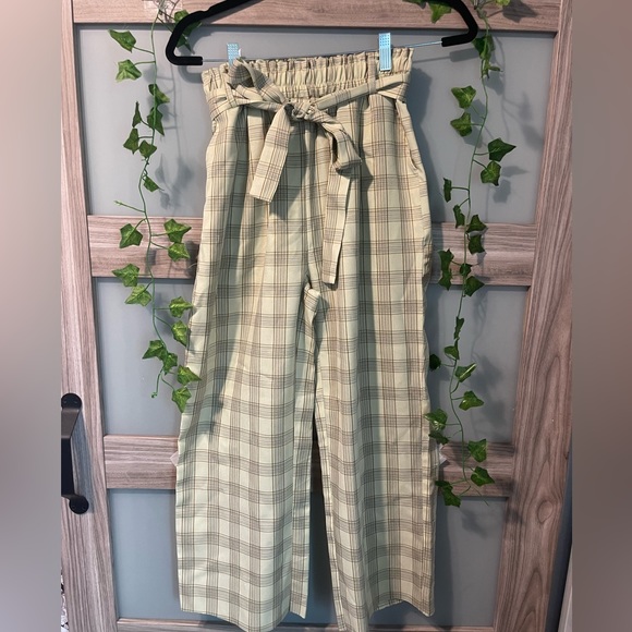 Green Plaid Wide leg/flare tie & elastic pants, soft, summer picnic vibes - Picture 1 of 2